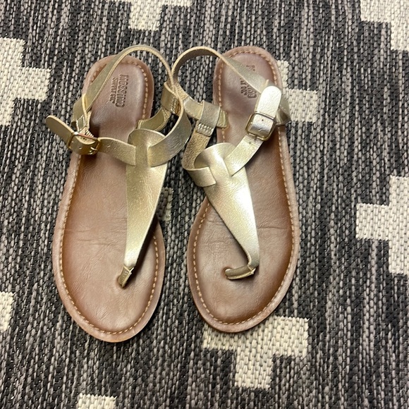 Mossimo Supply Co. Shoes - Mossimo Gold Sandal Size 7 1/2